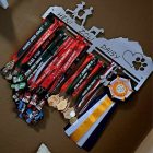 Páros kutyával futós éremtartó