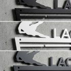 Focis éremtartó három színben: matt fekete, fehér és antracit porszórt bevonattal