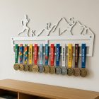 Fém futós éremtartó hegyminta részlet lézervágott kivitelben