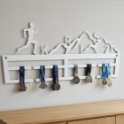 Lézervágott futós éremtartó hegy motívummal