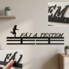 Egyedi szöveggel kérhető futó éremtartó fekete acélból, névre szóló kivitelben fajó test, futó sziluettel.