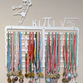 Kézis éremtrartó matek zseniknek