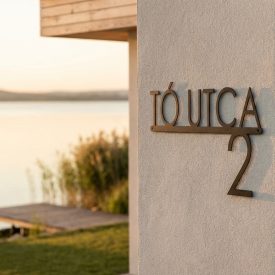 Elegáns utcanévtábla és házszám egyben