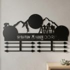 Spartan éremtartó névvel és 3 Trifectával – matt fekete acél, 55x30 cm, nappaliban falra szerelve