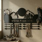 Spartan éremtartó névvel és 3 Trifectával – acél fali dekoráció