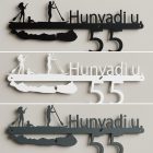 Három azonos balatonos házszámtábla egymás mellett: matt fekete, fehér és antracit porszórt kivitelben