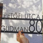 Utcatábla és család név egyben