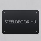 Fekete alumínium fém cégtábla modern iroda falán, fehér vakolat előtt