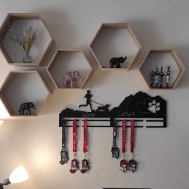 Medal holder with dog