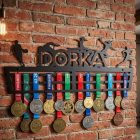 NévreNévre szóló acél éremtartó érmekkel felöltöztetve