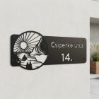 Négyzetes utcatábla napfelkelte