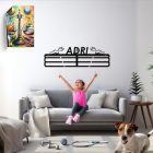 RunFly futós acél éremtartó kraft papír ajándékdobozban, futóverseny érmekkel körülvéve - - 6 - Érmek akasztva – teli tábla - 'runfly-eremtarto-acel-ermekkel-teli-fal.jpg' - RunFly fekete acél éremtar