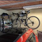 Modern fali biciklitartó