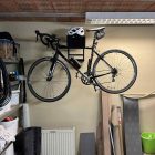 Modern fali biciklitartó