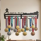 Futós éremtartó oldalnézete, acél vastagsága és matt felület látható