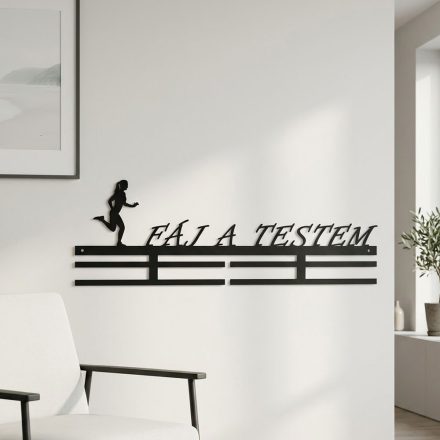 Fáj a testem futó éremtartó 55 cm matt fekete acél, teli futóérmekkel felszerelve fehér falon