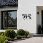 Nagyméretű házszámtábla utcáról, távolabbról is jól olvashatóan